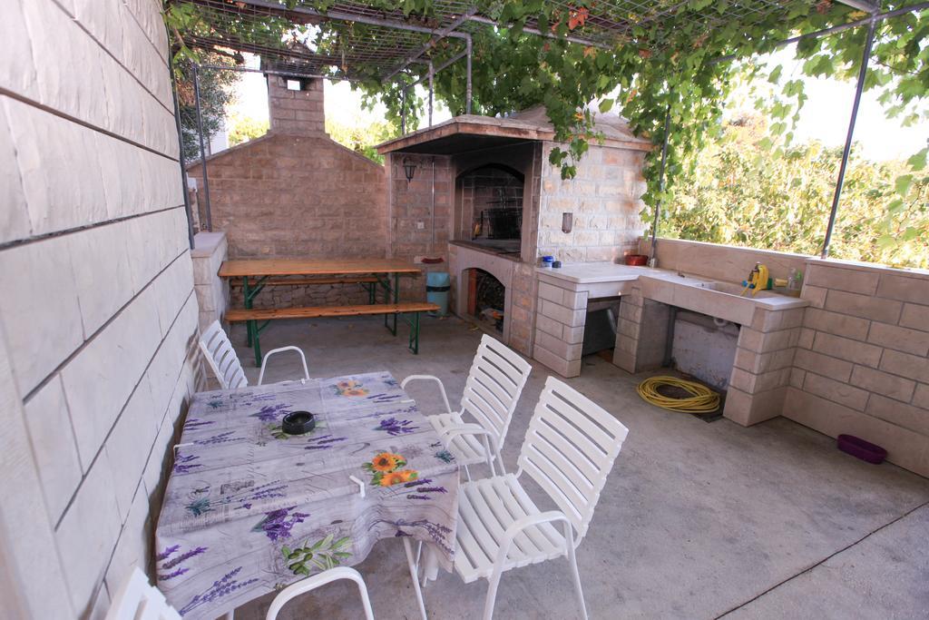 Apartments Gojevic Bol Exterior photo